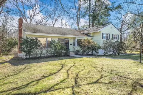 15 Lambert Rd, White Plains, NY 10605
