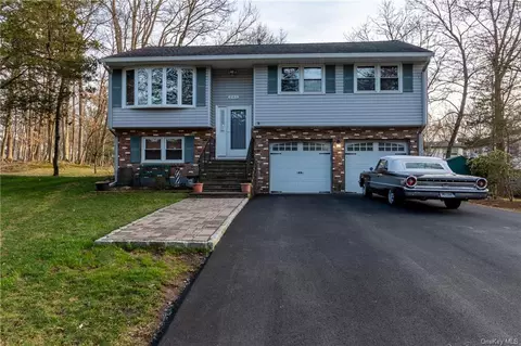 241 Zukor Rd, Clarkstown, NY 10956
