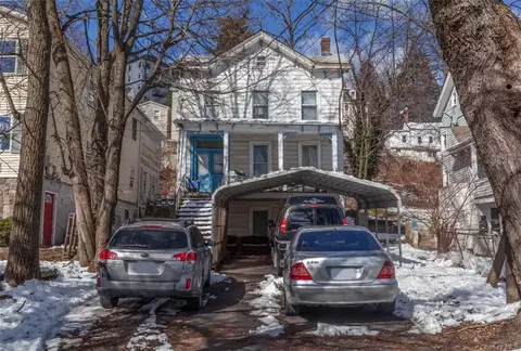 702 John St, Peekskill, NY 10566