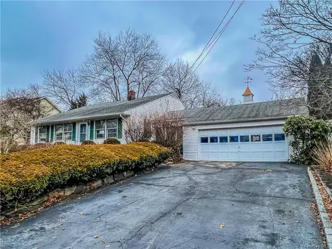 110 Ruby Ln, Stratford, CT 06614