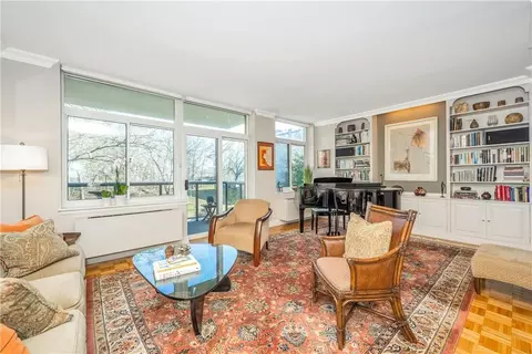 35 N Chatsworth Ave #3J, Larchmont, NY 10538