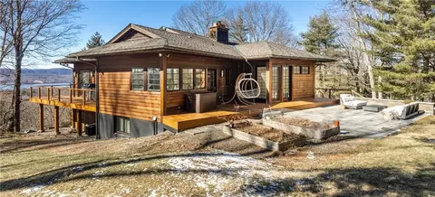 26 Chaucer Rd, Staatsburg, NY 12580