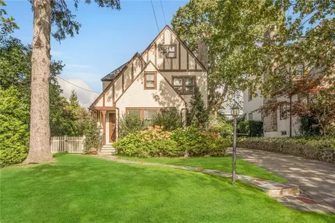 107 Harvard Dr, Greenburgh, NY 10530