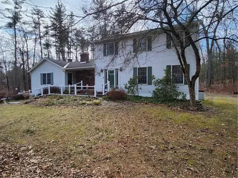 15 Stoutenburgh Dr, Hyde Park, NY 12538