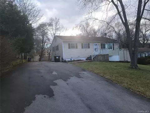 81 Duelk Ave, Monroe, NY 10950