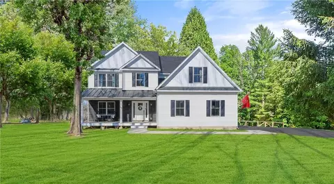 59 Ridge Rd, Marlboro, NY 12542