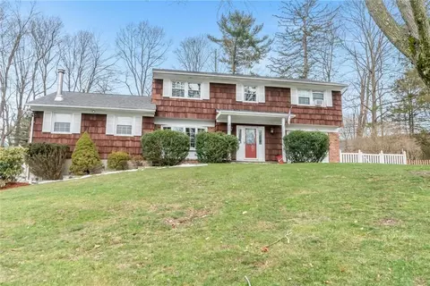 2371 Vista Ct, Yorktown, NY 10598