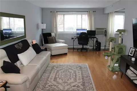 10 Oakwood Ter #115, New Windsor, NY 12553