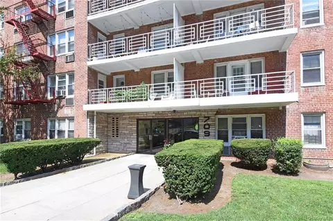 709 Warburton Ave #7A, Yonkers, NY 10701