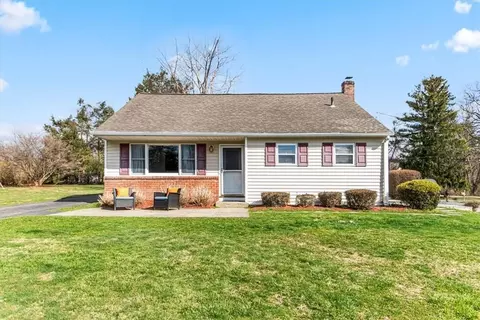 2801 Crescent Dr, Yorktown, NY 10598