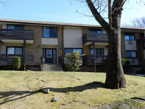 194 Sierra Vista Ln, Clarkstown, NY 10989