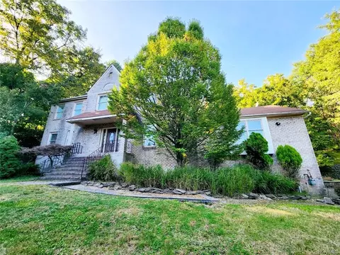 10 Ducey Ct, Pomona, NY 10970