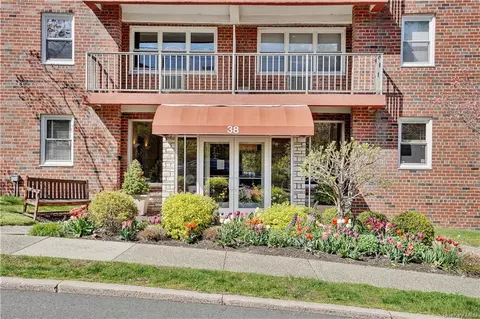38 4th Ave #1H, Orangetown, NY 10960