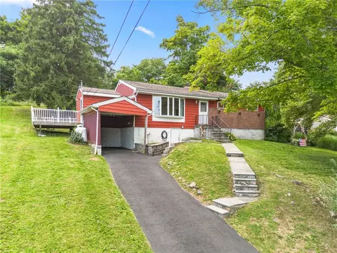 14 Hilltop Dr, Mahopac, NY 10541