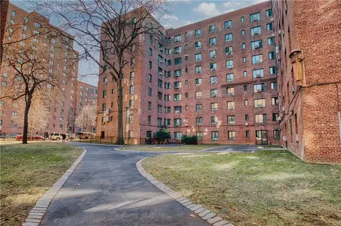 1569 Metropolitan Ave #3F, New York, NY 10462