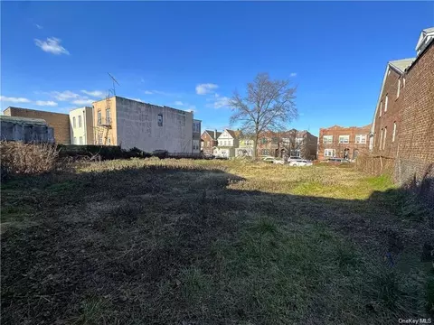2884 E 195th St, Bronx, NY 10461