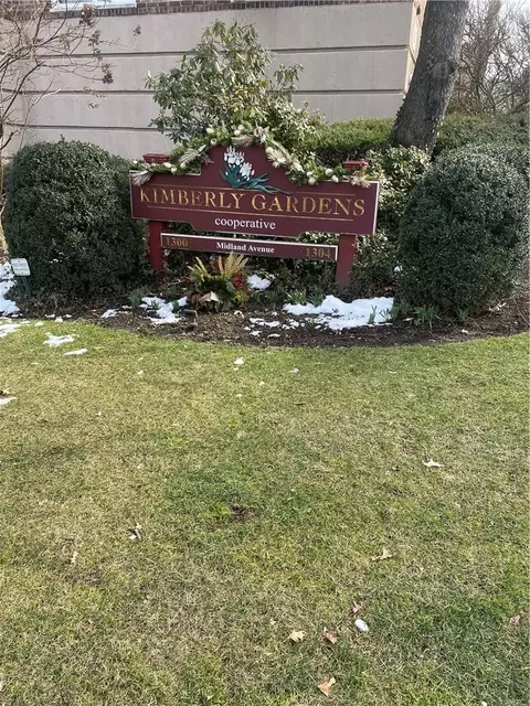 1300 Midland Ave #B25, Yonkers, NY 10704