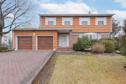 31 Pittsford Way, Clarkstown, NY 10954