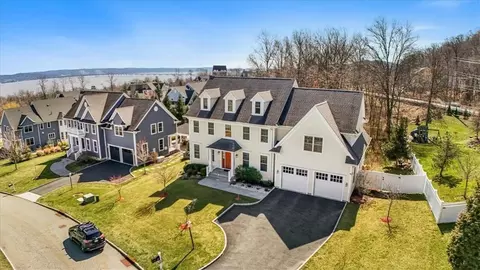 12 Riverton Dr, Clarkstown, NY 10960