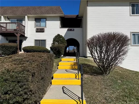 17 Village Park Dr #2C, Fishkill, NY 12524