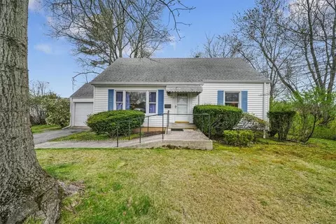 5 E Maple St, Mount Pleasant, NY 10595