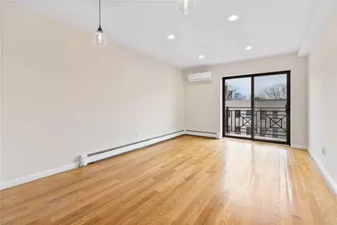 2547 23rd St #4F, Astoria, NY 11102