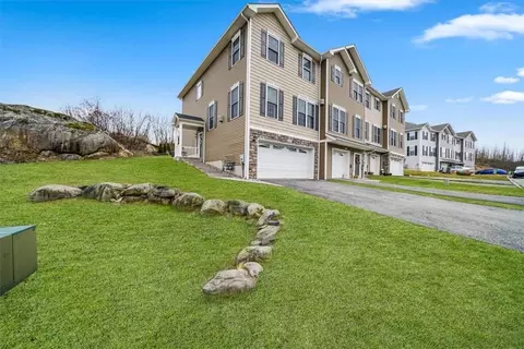 301 Iron Forge Ln, New Windsor, NY 12553