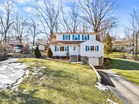 2835 Sunrise St, Yorktown, NY 10598