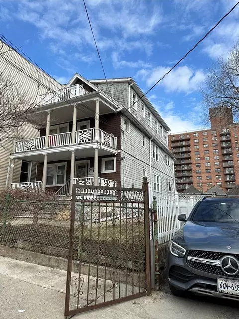 849 E 232nd St, New York, NY 10466