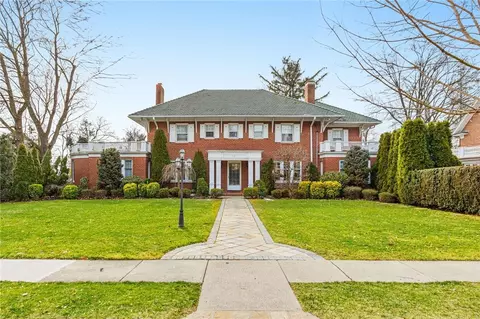 18 Longvue Ave, New Rochelle, NY 10804