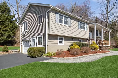 53 Northview Dr, Mahopac, NY 10541