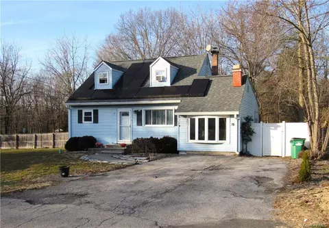 12 Seneca Ln, Wappinger, NY 12590