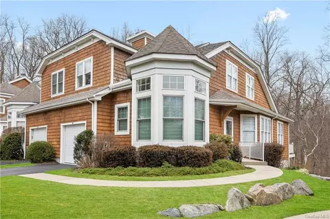 32 Wyldwood Dr, Greenburgh, NY 10591