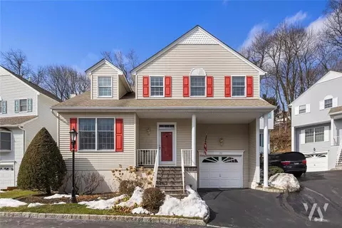 22 Lakeside Dr, Mount Pleasant, NY 10595