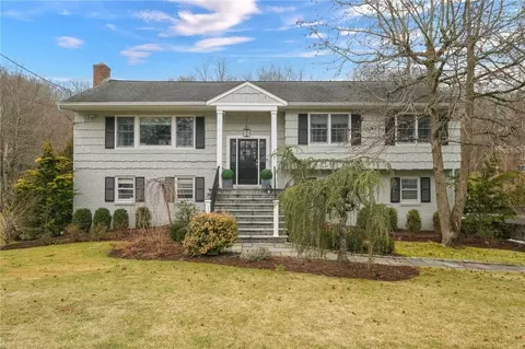 12 Pinehurst Dr, Harrison, NY 10577