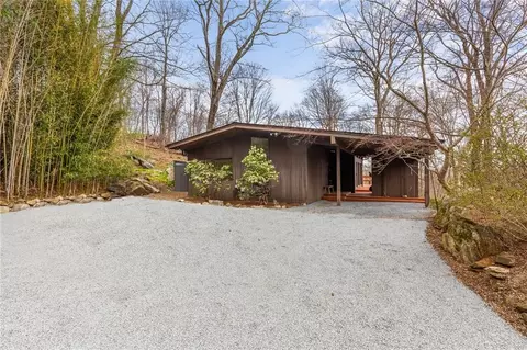 15 Paula Pl, New Castle, NY 10514