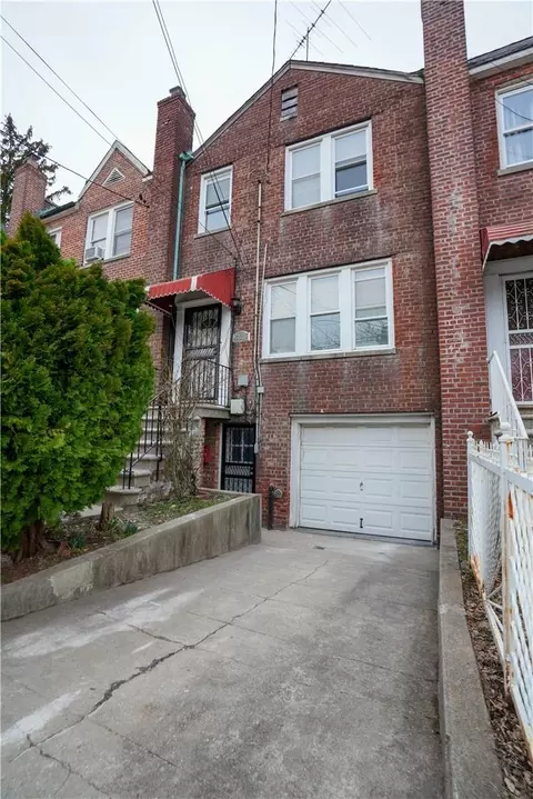 4557 Richardson Ave, New York, NY 10470