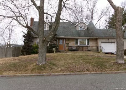 38 Carrington Dr, East Northport, NY 11731