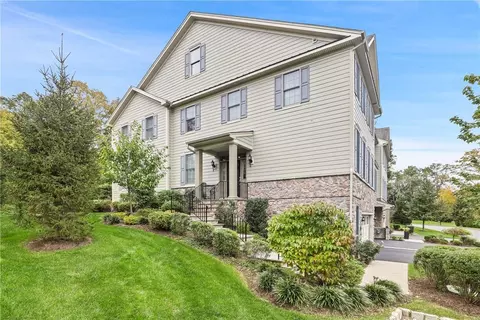 6 Langeloth Dr, Cortlandt, NY 10567