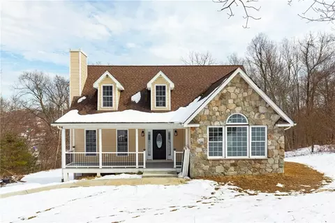 5 Pond Ridge Xing, Newburgh, NY 12550