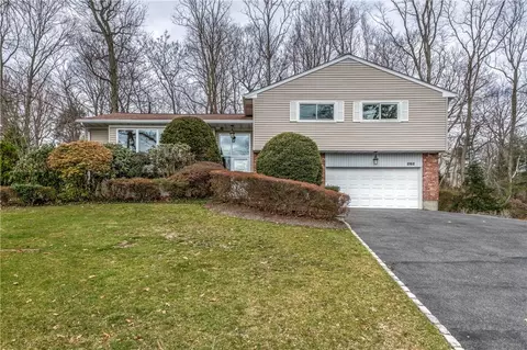 262 Broadfield Rd, New Rochelle, NY 10804