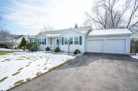 11 Sugar Maple Rd, Poughkeepsie, NY 12603