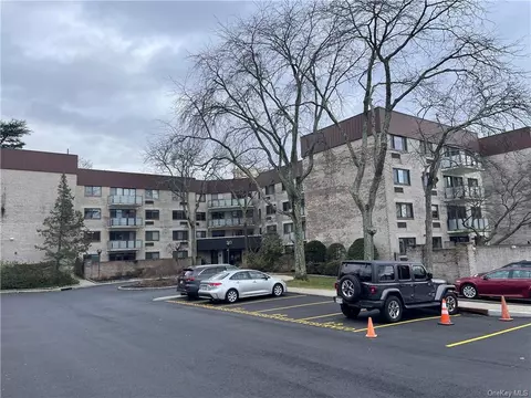 30 Greenridge Ave #5K, White Plains, NY 10605