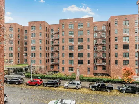 2165 Matthews Ave #1D, New York, NY 10462
