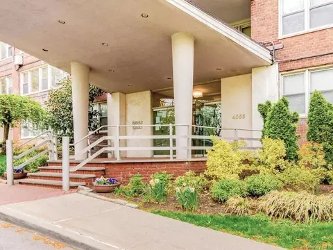 4555 Henry Hudson Pkwy #1202, New York, NY 10471