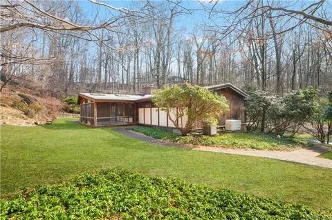 85 Orlando Ave, Greenburgh, NY 10502