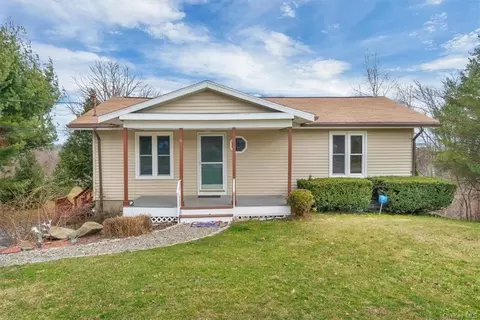 6 Cherokee Dr, Milton, NY 12547