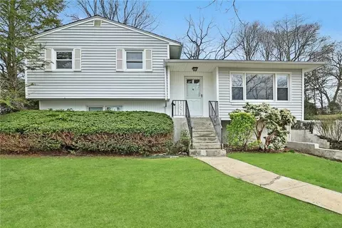 87 Fort Hill Rd, Greenburgh, NY 10583