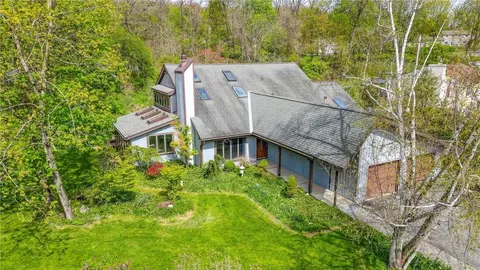 21 Tanglewood Dr, Wappingers Falls, NY 12590