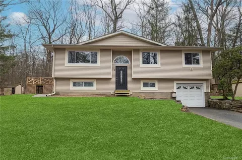50 Fawn Hill Rd, Tuxedo, NY 10987